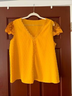 Women's V-Neck Yellow Lace Sleeve Blouse